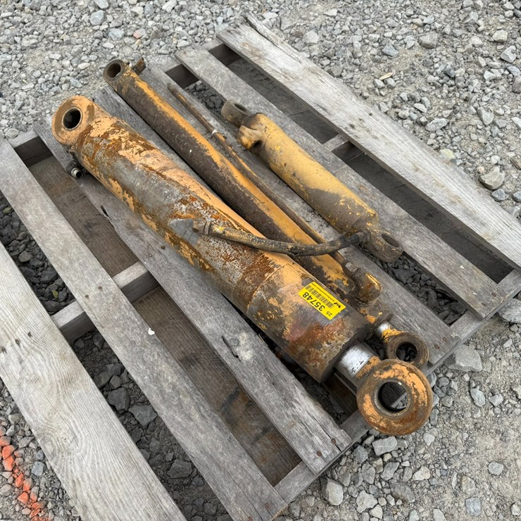 #35748 • Lot of Hydraulic Cylinders INV# 35748