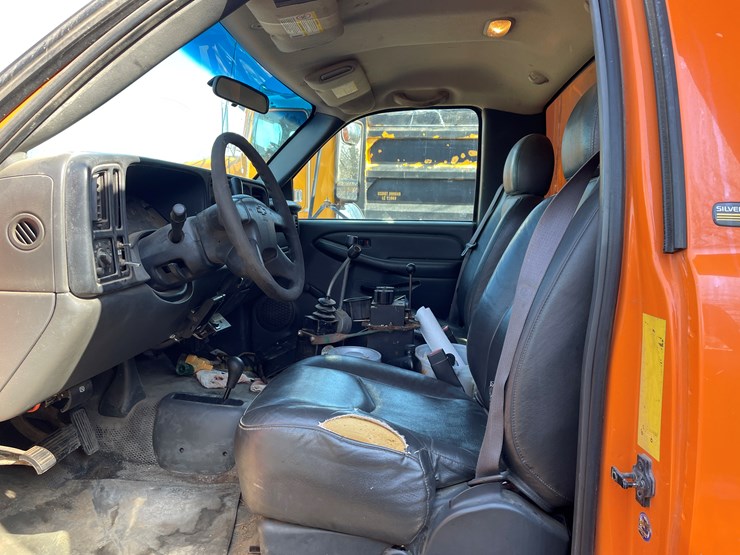 2003-chevrolet-3500-image-37