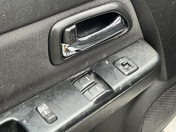 2012-chevrolet-colorado-image-26