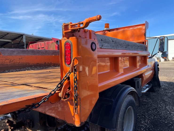 2003-chevrolet-3500-image-24