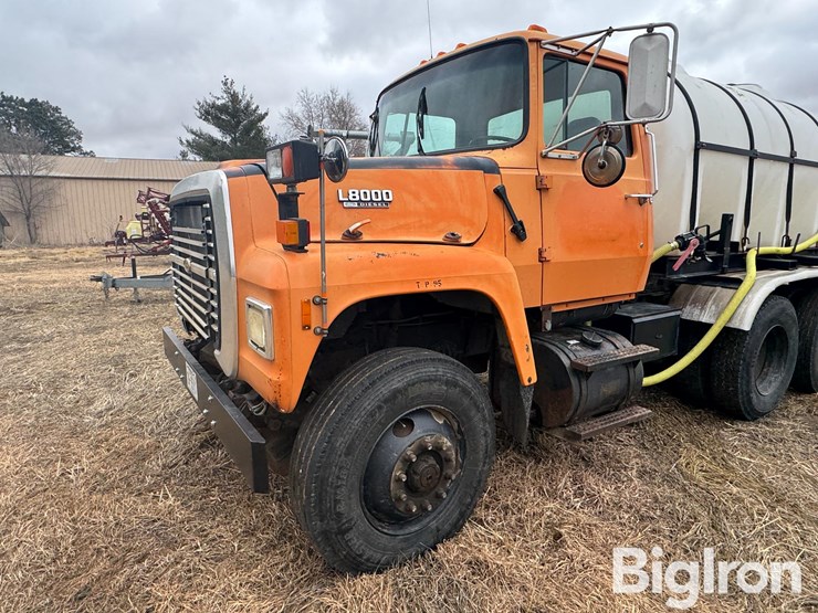 1990-ford-lt8000-image-11