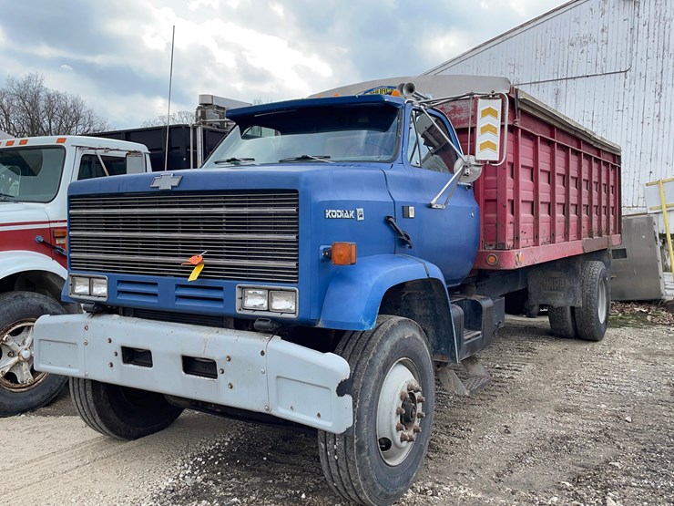 tag-#68,-1986-chevrolet-kodiak-grain-truck-image-1
