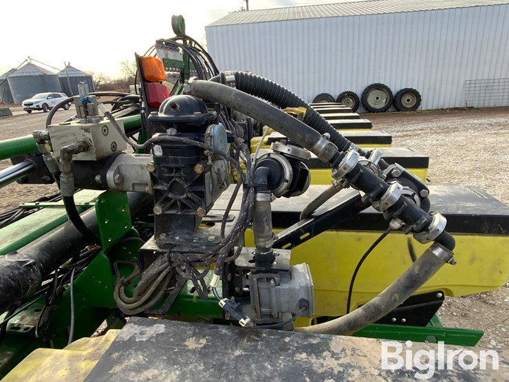 2018-john-deere-1725-image-16