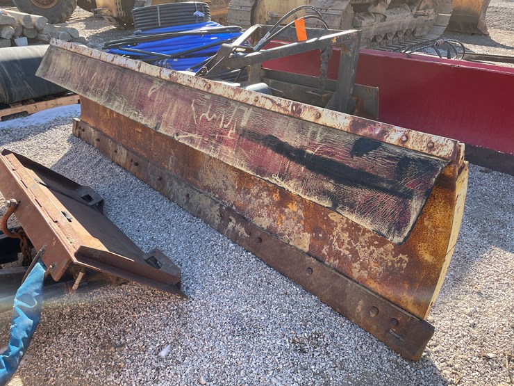 #6076-•-universal-mount-skidsteer-snow-pusher-image-1