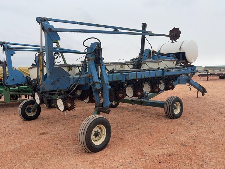 kinze-corn-planter-image-6