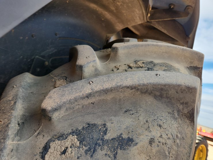 2010-new-holland-t7050-image-27