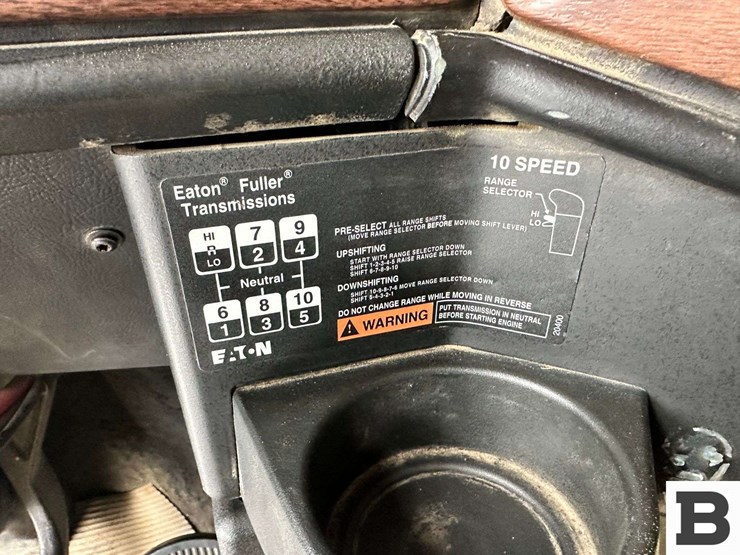 1999-freightliner-fld120-image-89