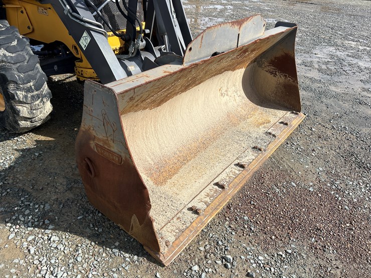 2012-volvo-bl70b-image-10