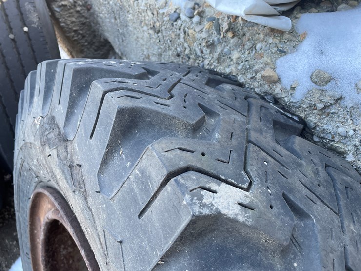 #6028-•-goodyear-tire-on-dayton-rim-image-2