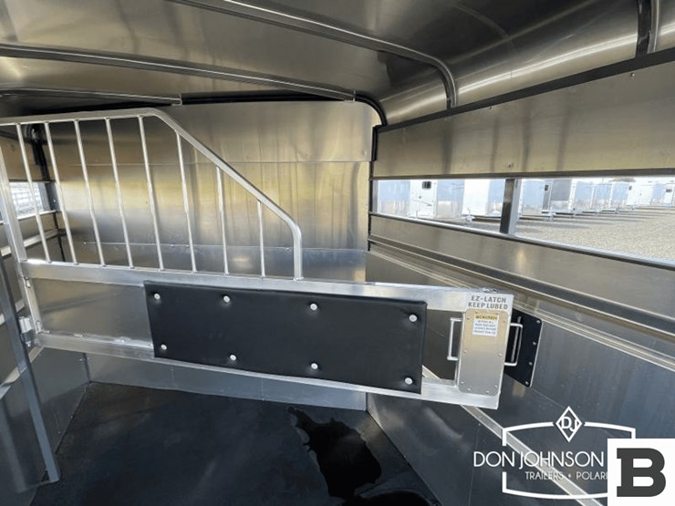 2024-c&b-maverick-2-h-gooseneck-horse-trailer-image-15