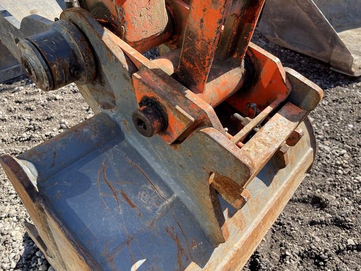 hitachi-zx30u-image-14