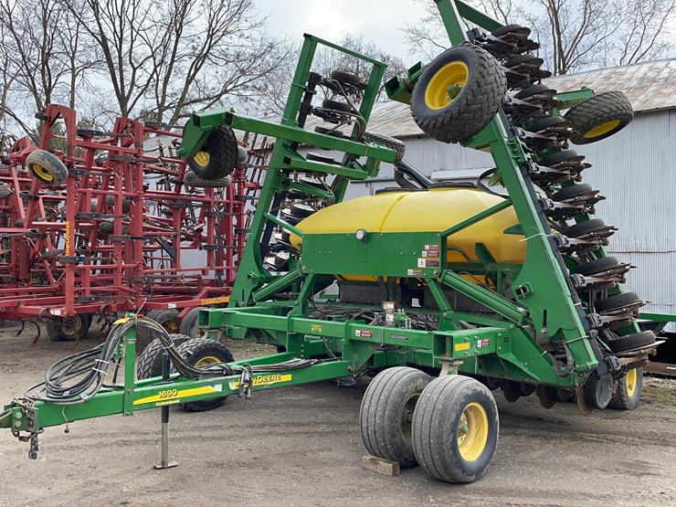 john-deere-1690-image-1