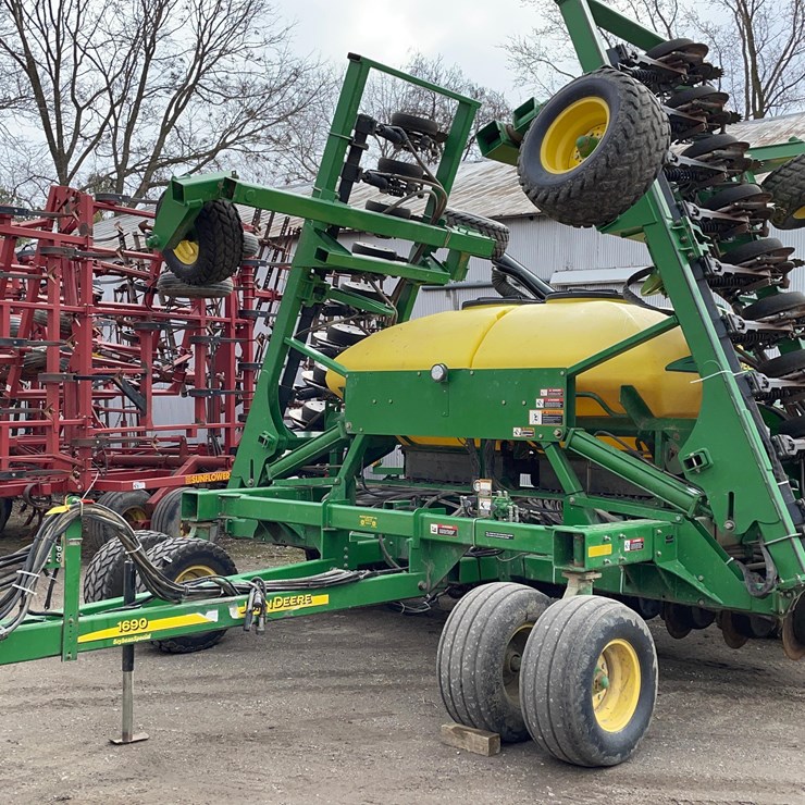 JOHN DEERE 1690
