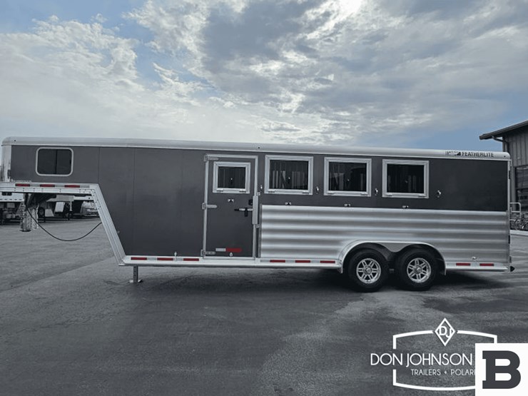 2024-featherlite-9600-74pt-4-h-gooseneck-horse-trailer-image-5