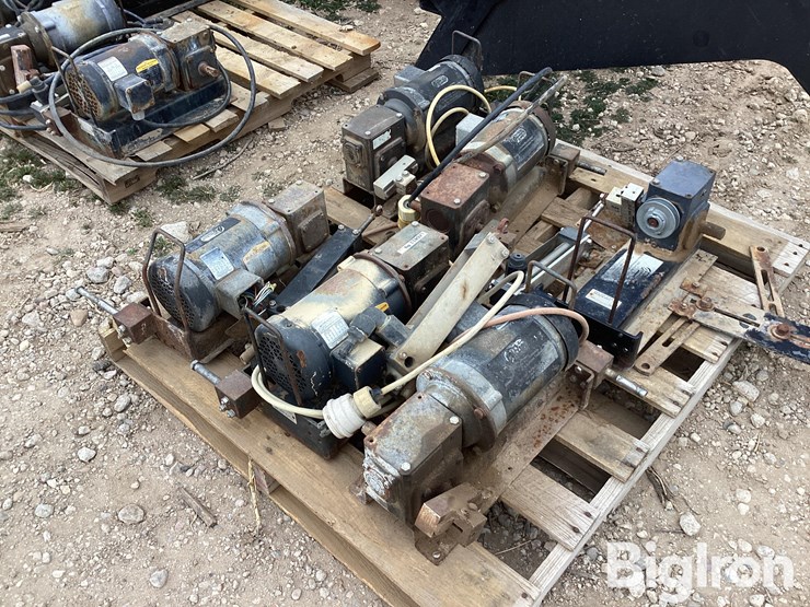 cds-john-blue-0162-chemigation-pumps-image-1