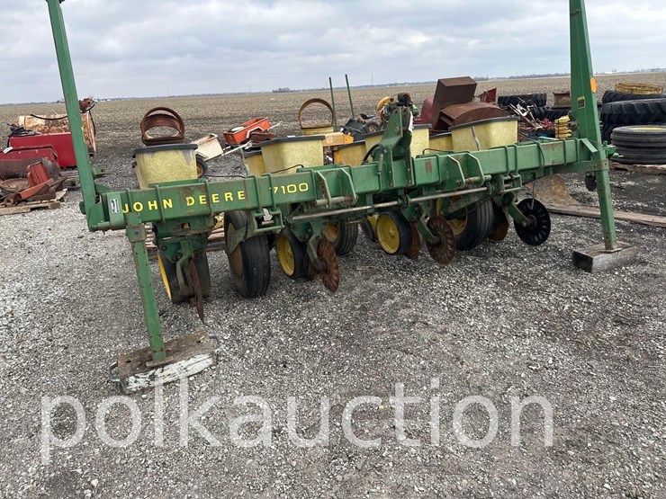 john-deere-4100-image-4