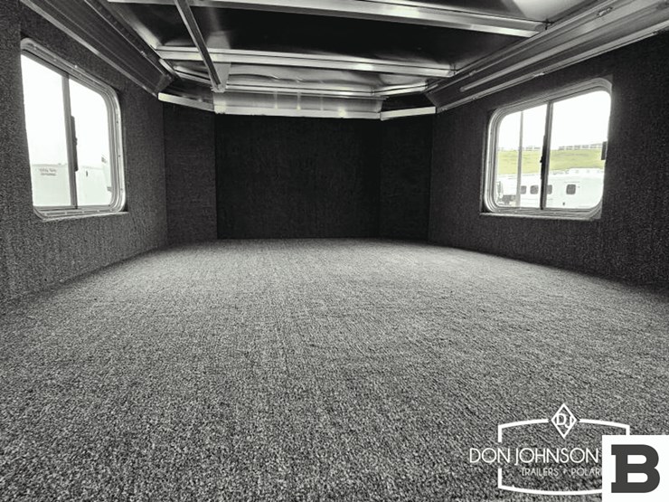 2024-featherlite-9600-74pt-4-h-gooseneck-horse-trailer-image-15