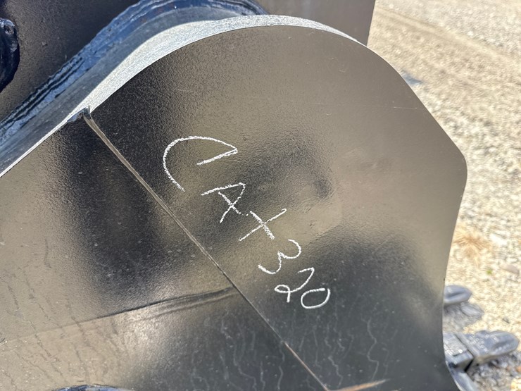 caterpillar-320-image-7