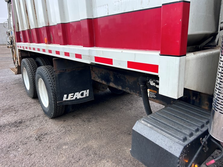 international-7400-image-21