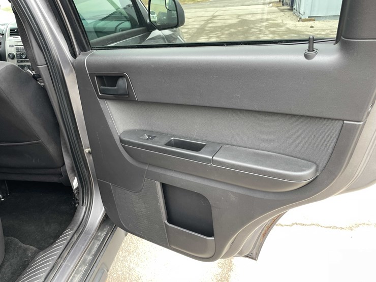 2011-ford-escape-image-56