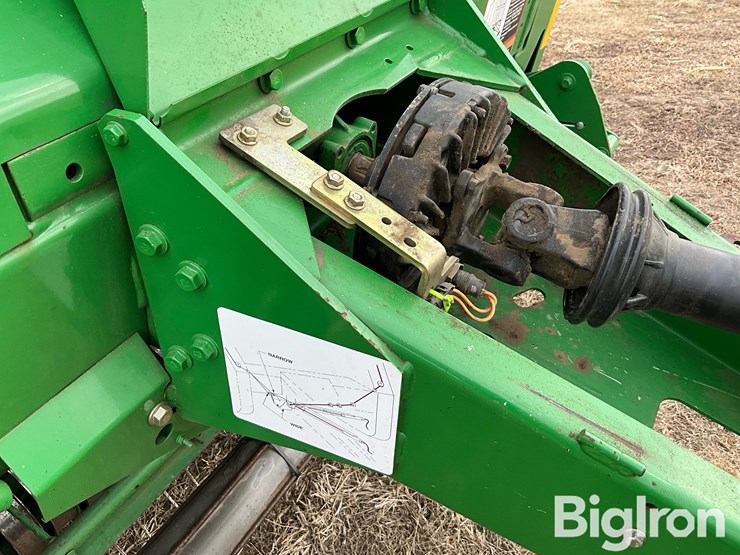 2010-john-deere-568-image-18