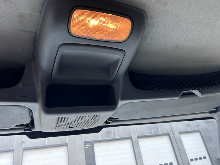 international-7400-image-43