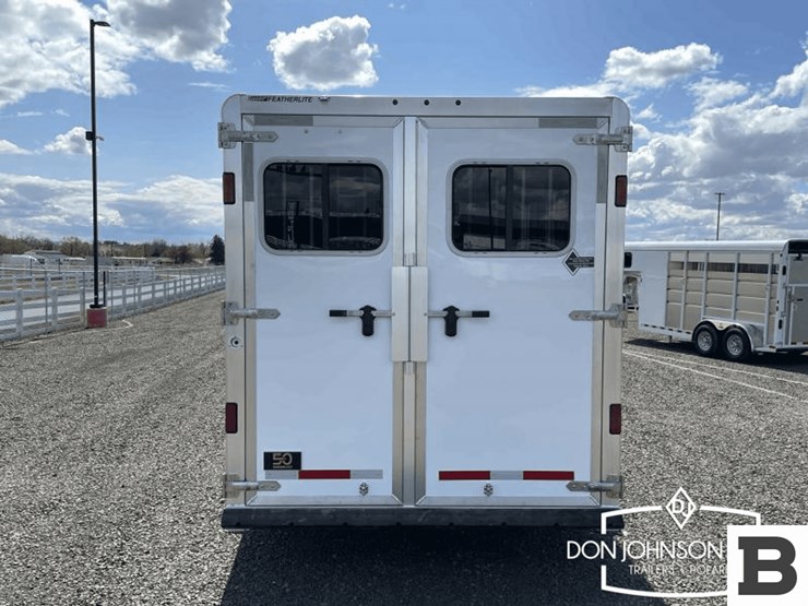 2023-featherlite-7541-304a-3-h-gooseneck-horse-trailer-image-7