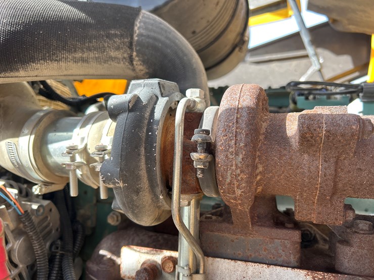 2012-volvo-bl70b-image-88