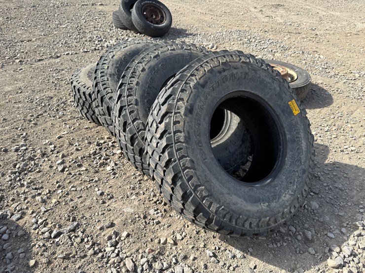 #38646-•-lot-of-(4)-firestone-37x12.5r17-tires-image-2