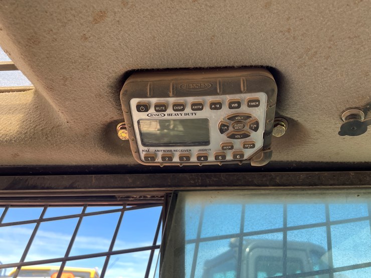 2019-new-holland-c237-image-30