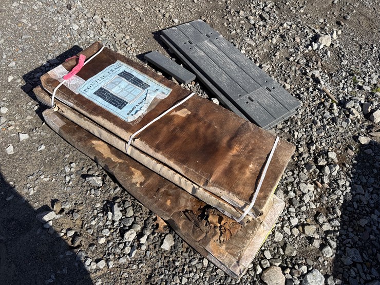 #33306-•-lot-of-grey-board-&-batten-shutters-inv#-33306-image-3