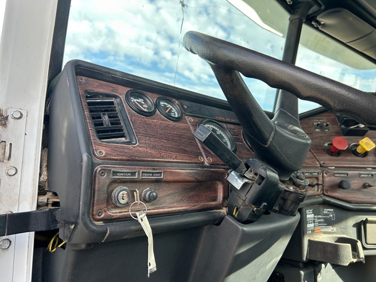 #39248-•-2000-freightliner-fd1-t/a-single-cab-truck-tractor-1fuy3mcb2ylb03327-image-44