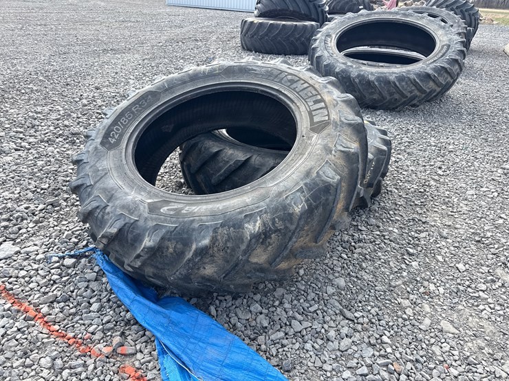 #39794-•-lot-of-(2)-420/85r34-tractor-tires-image-1