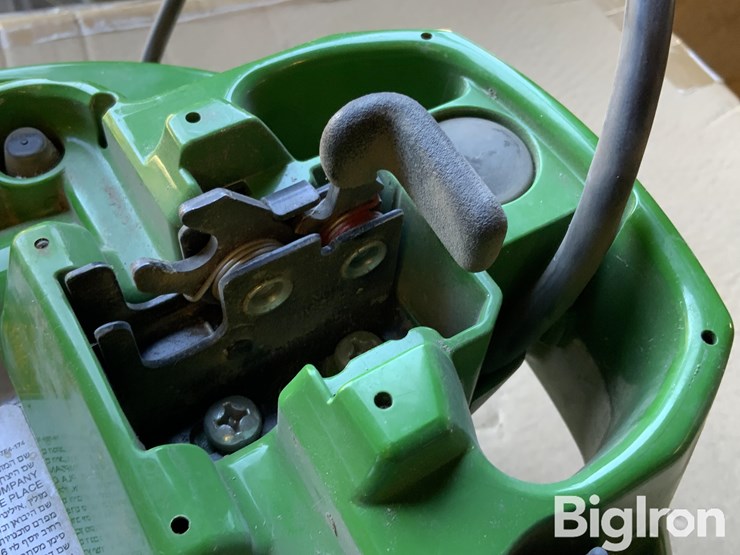 2023-john-deere-7000-image-16