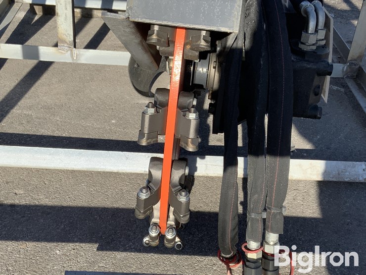 2025-massey-ferguson-730-image-15