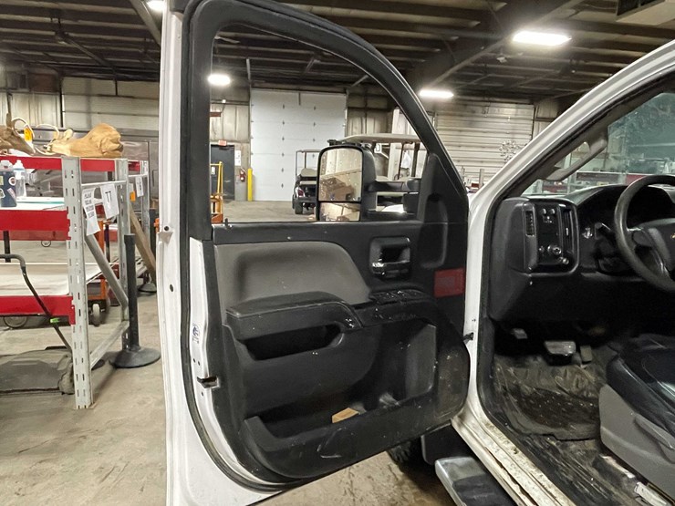 2015-chevrolet-silverado-2500hd-image-10