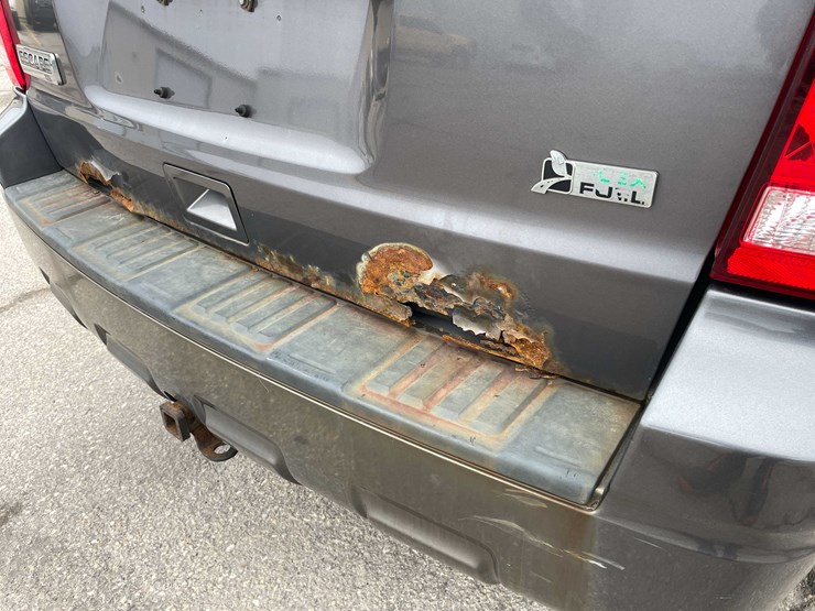 2011-ford-escape-image-29