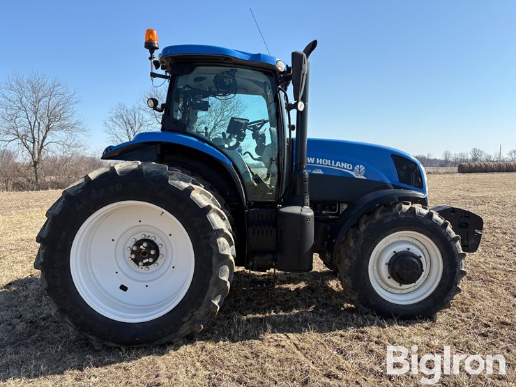 2015-new-holland-t7.210-image-4