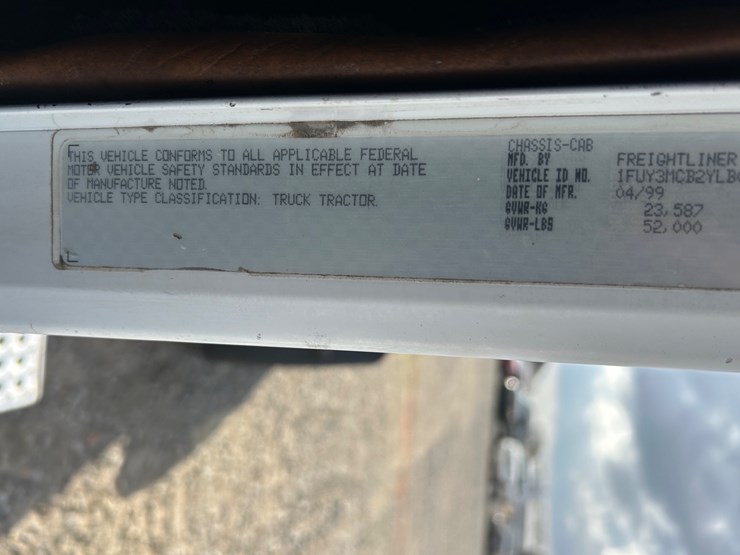 #39248-•-2000-freightliner-fd1-t/a-single-cab-truck-tractor-1fuy3mcb2ylb03327-image-41