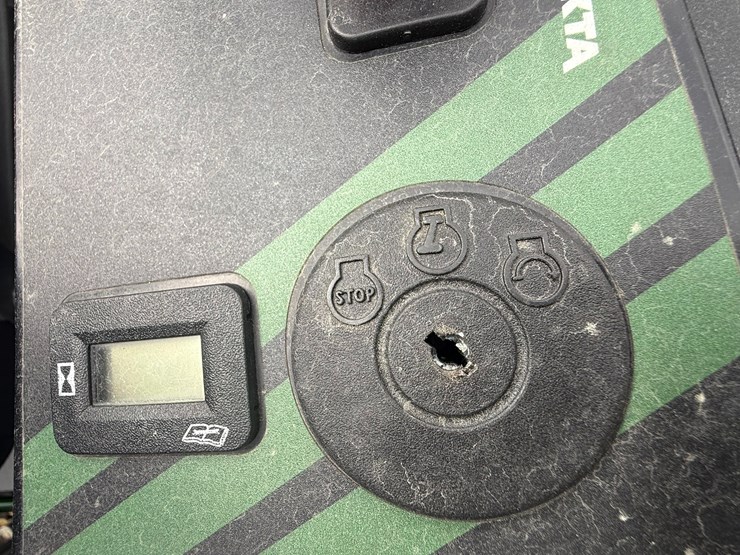 #8-•-unused-yakta-yxr320-61"-zero-turn-mower-198025-inv#-40695-image-25