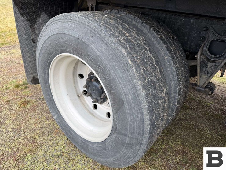 2001-international-9200-image-42