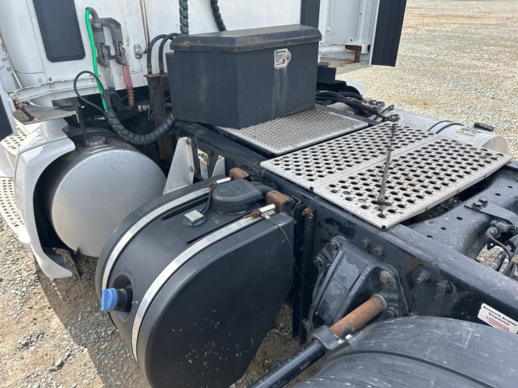 2017-kenworth-t680-image-37