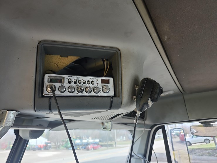 tag-#285,-freightliner-semi-image-27