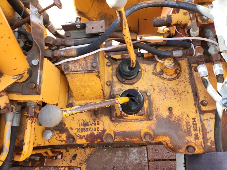 case-380-roadrunner-tractor-with-case-436-loader-image-13