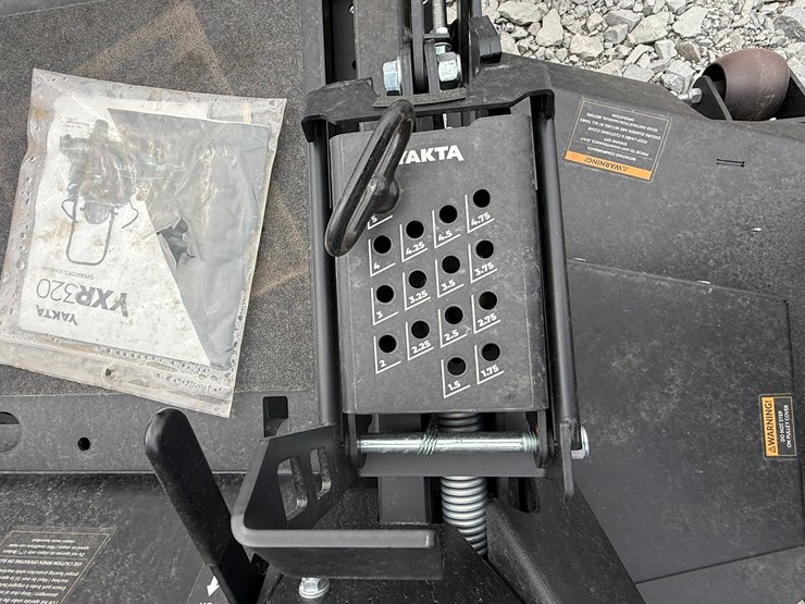 #8-•-unused-yakta-yxr320-61"-zero-turn-mower-198025-inv#-40695-image-13