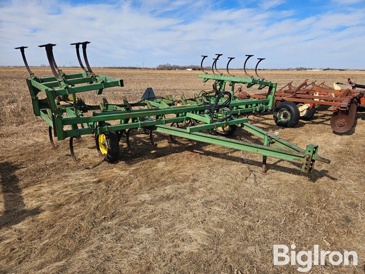 john-deere-1010-image-3