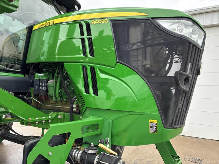 2015-john-deere-r4038-image-14