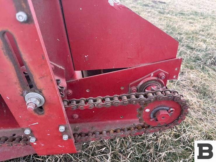 international-810-13-image-11