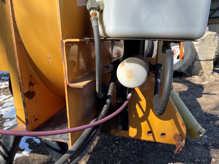 #6052-•-2000-woods-8100-chipper-image-10