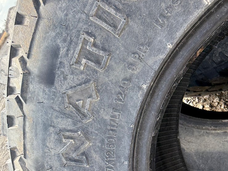 #38646-•-lot-of-(4)-firestone-37x12.5r17-tires-image-9